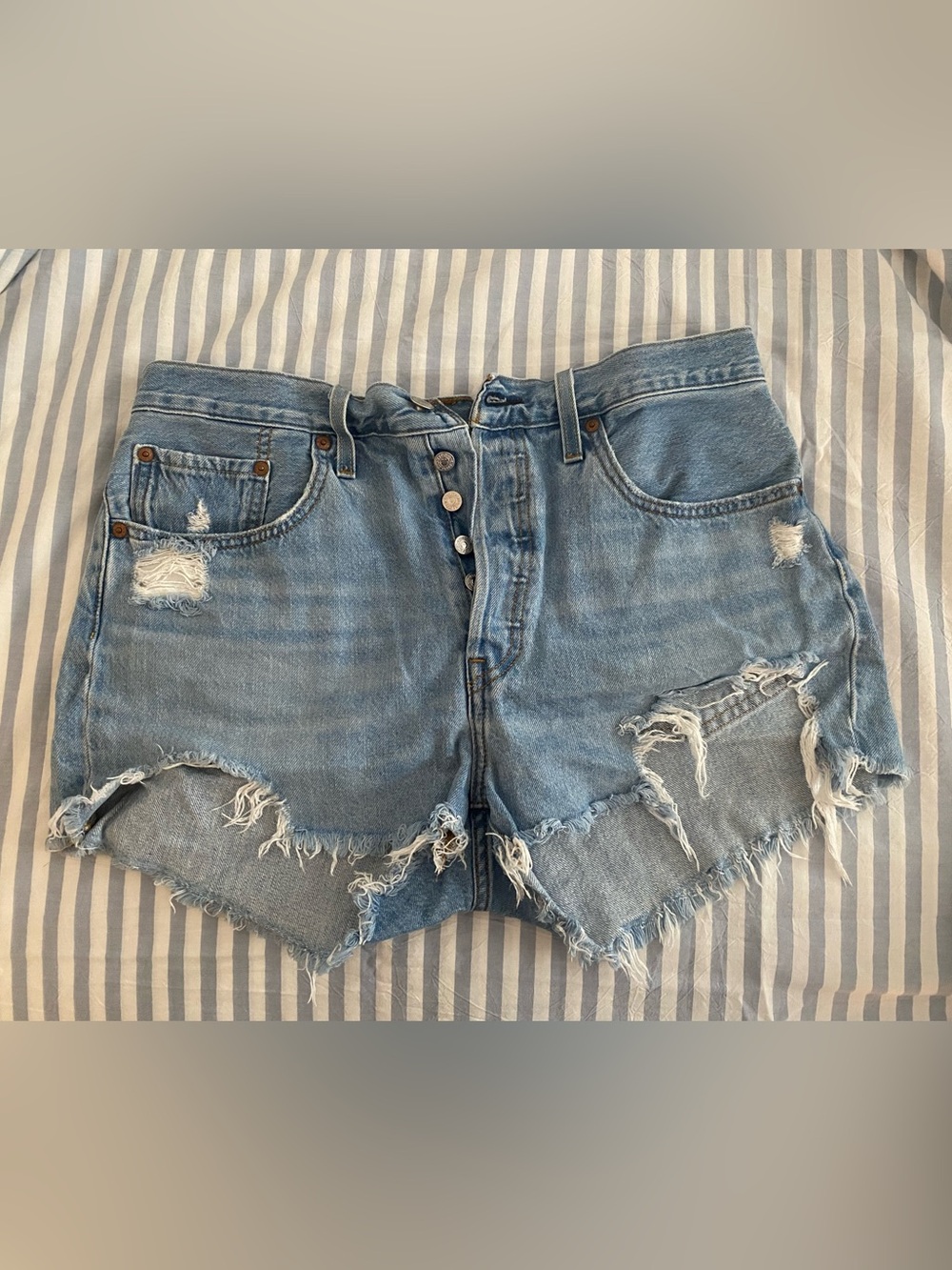 Women’s Levi’s 501 cutoff shots
